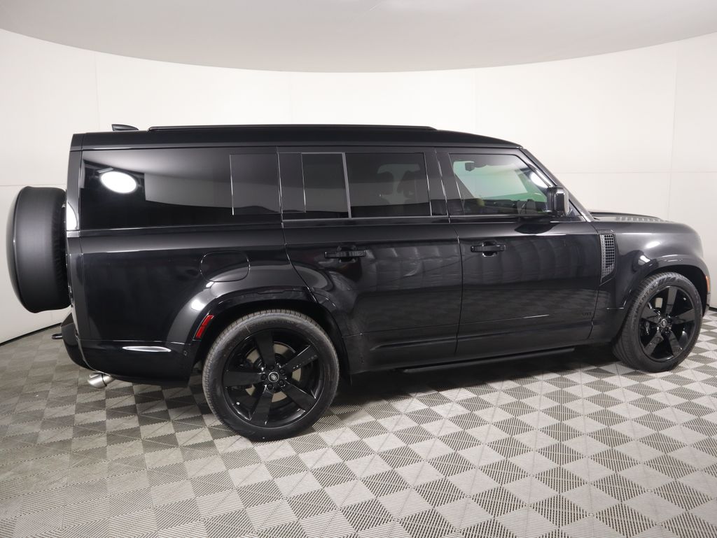 2025 Land Rover Defender 130 V8 photo 4