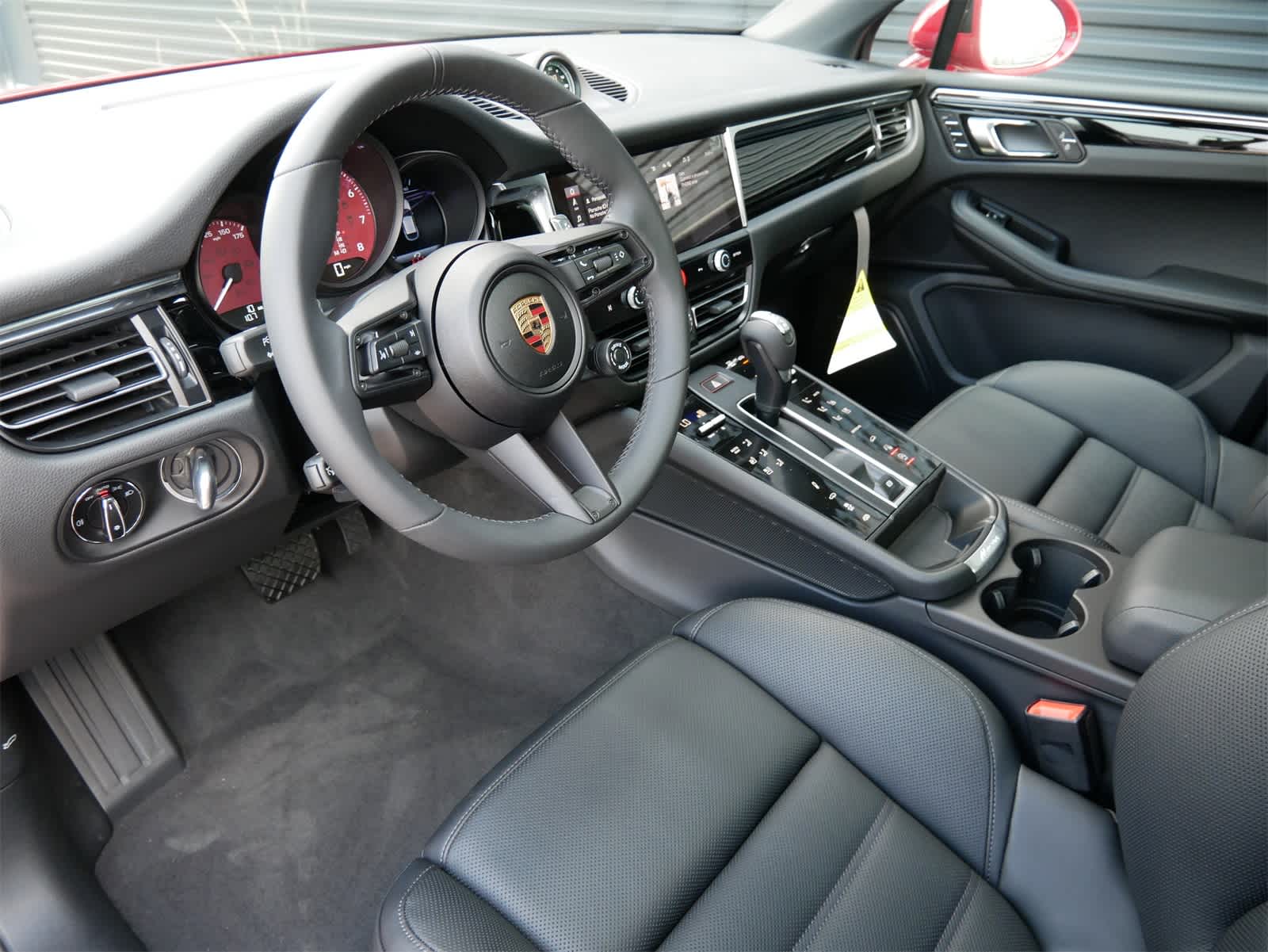 2025 Porsche Macan S photo 4