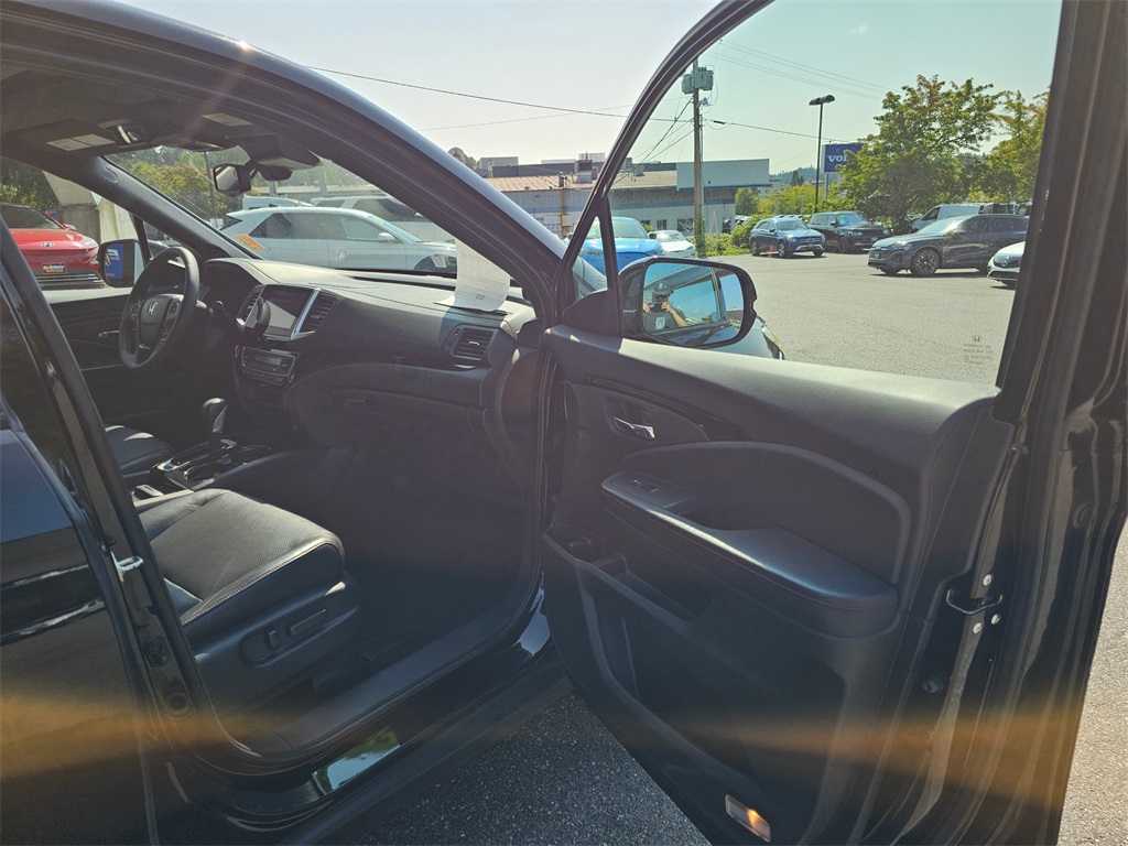 2017 Honda Ridgeline Black Edition photo 13