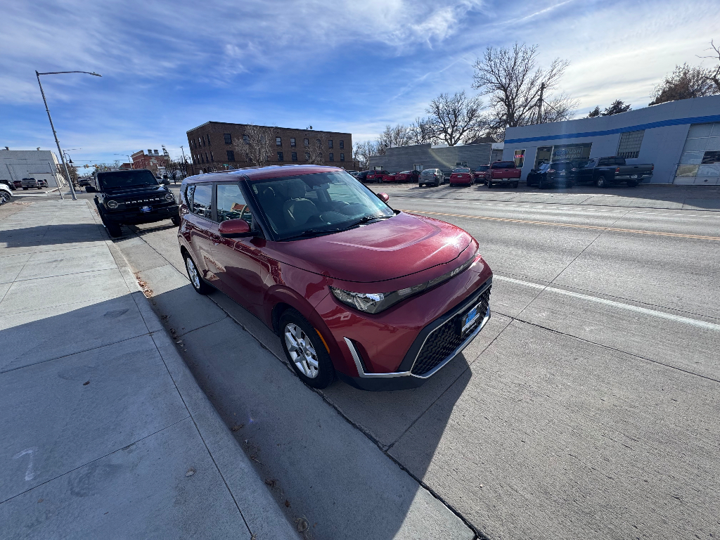 2023 Kia Soul LX photo 2