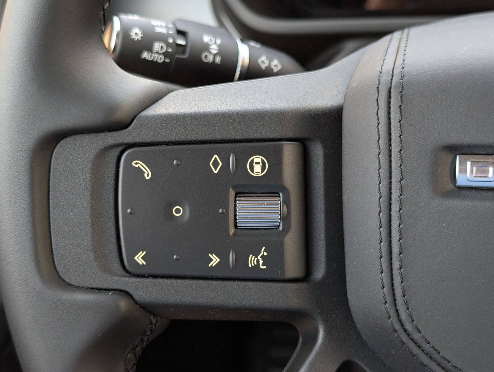 2025 Land Rover Defender 110 photo 12