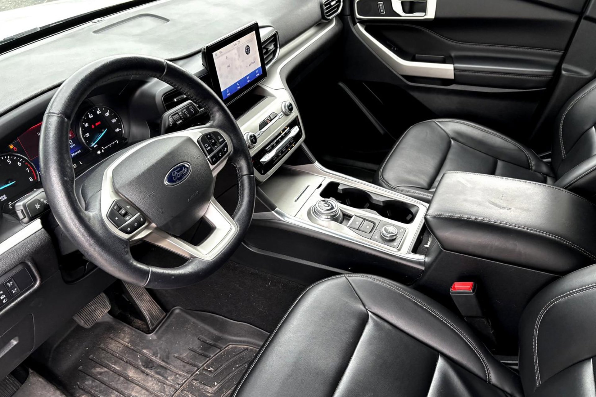 2022 Ford Explorer XLT photo 6