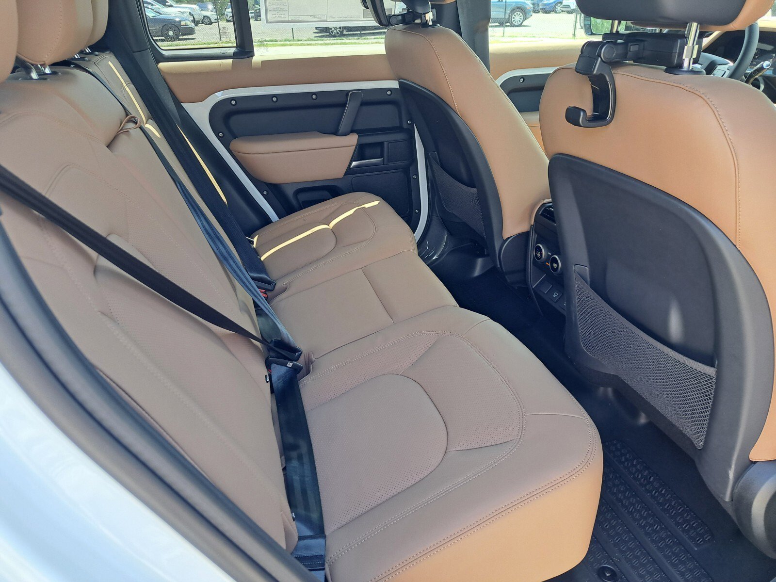 2025 Land Rover Defender 110 X-Dynamic SE photo 3