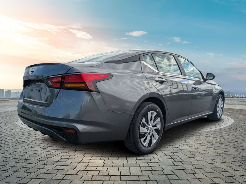 2025 Nissan Altima S photo 3