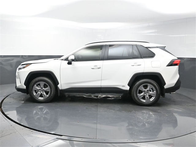 2025 Toyota RAV4 Hybrid XLE photo 4