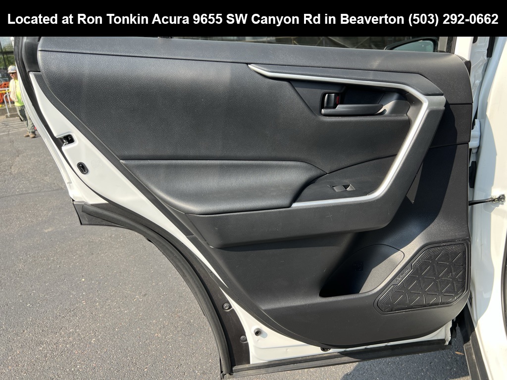 2021 Toyota RAV4 Hybrid LE photo 17