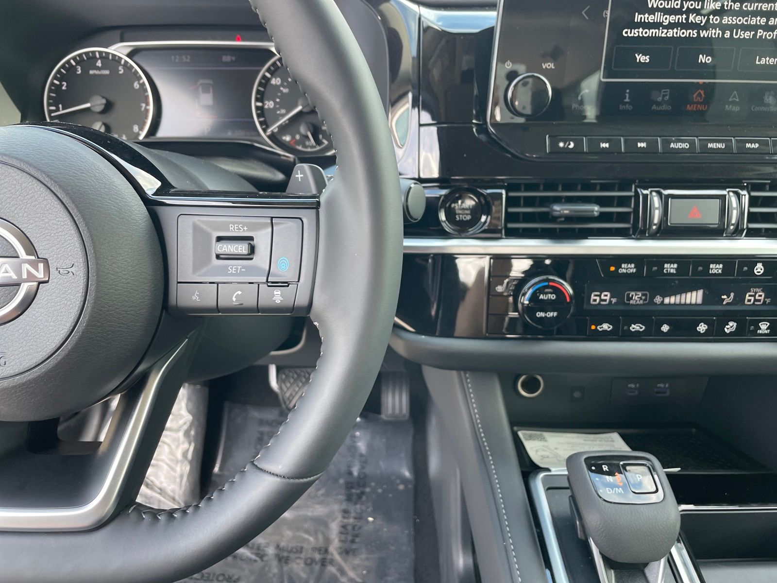 2025 Nissan Pathfinder SL photo 11