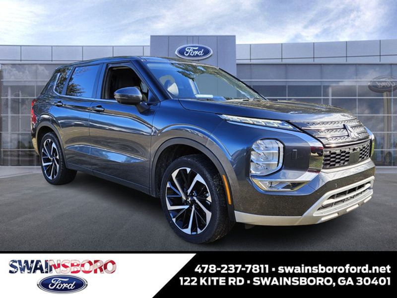 2024 Mitsubishi Outlander SE's photo