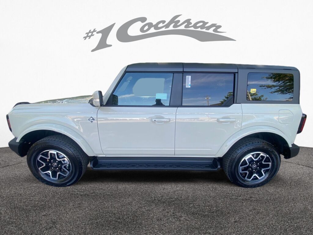 2025 Ford Bronco Outer Banks photo 3