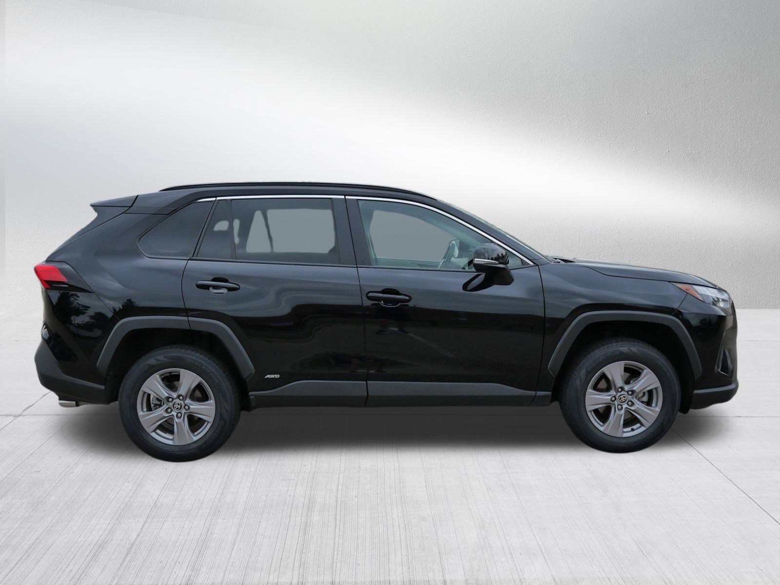 2023 Toyota RAV4 Hybrid XLE photo 7