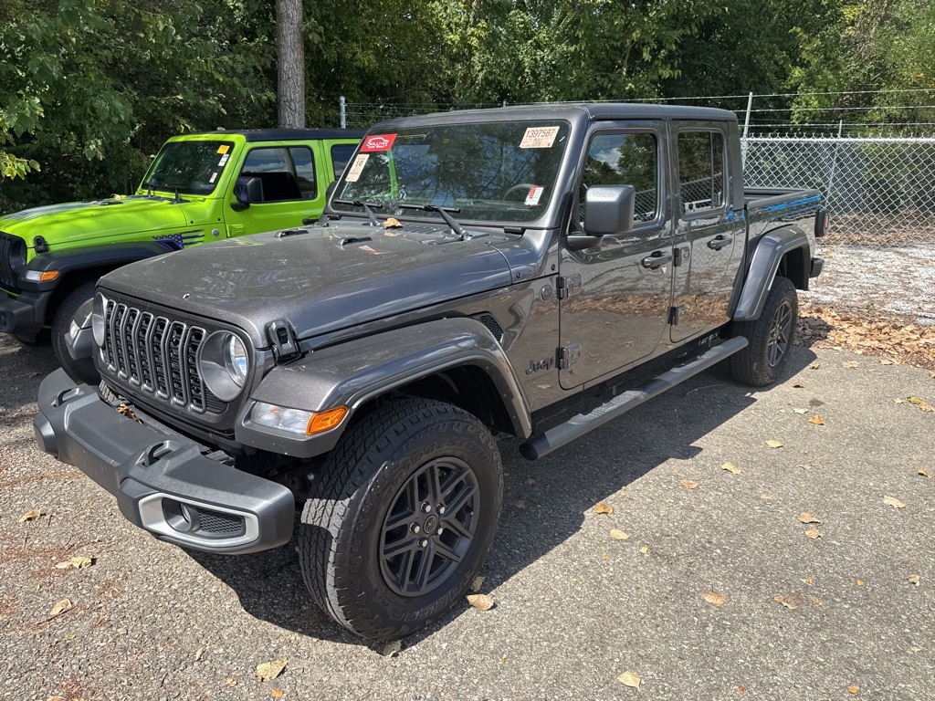 2024 Jeep Gladiator Sport photo 3