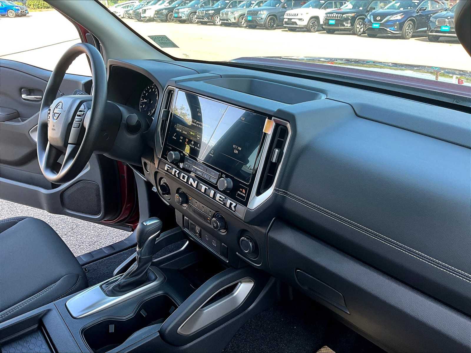 2025 Nissan Frontier SV photo 12