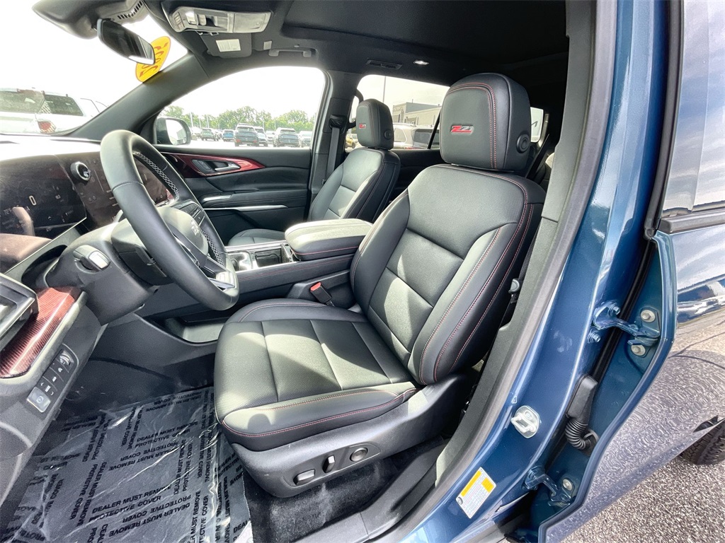 2025 Chevrolet Traverse Z71 photo 12