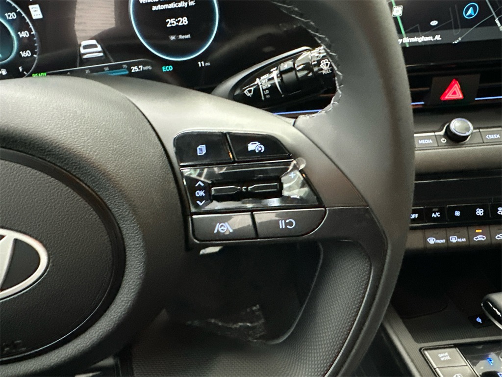 2025 Hyundai Elantra Hybrid SEL Sport photo 24