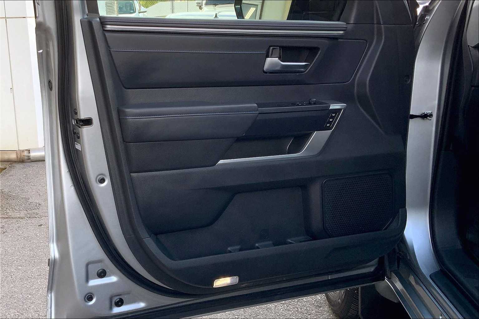 2025 Toyota Tundra Platinum CrewMax photo 20