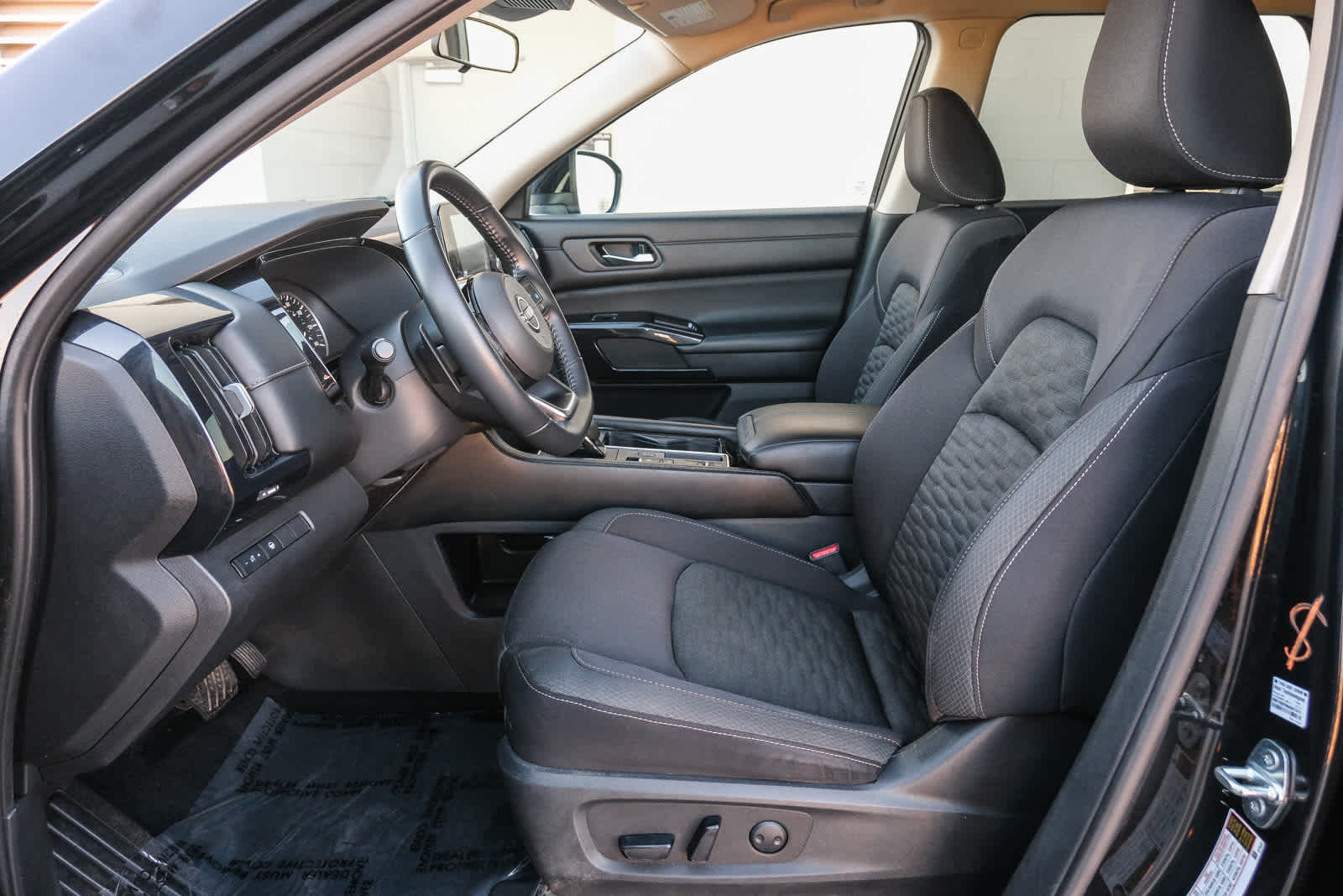 2022 Nissan Pathfinder SV photo 17