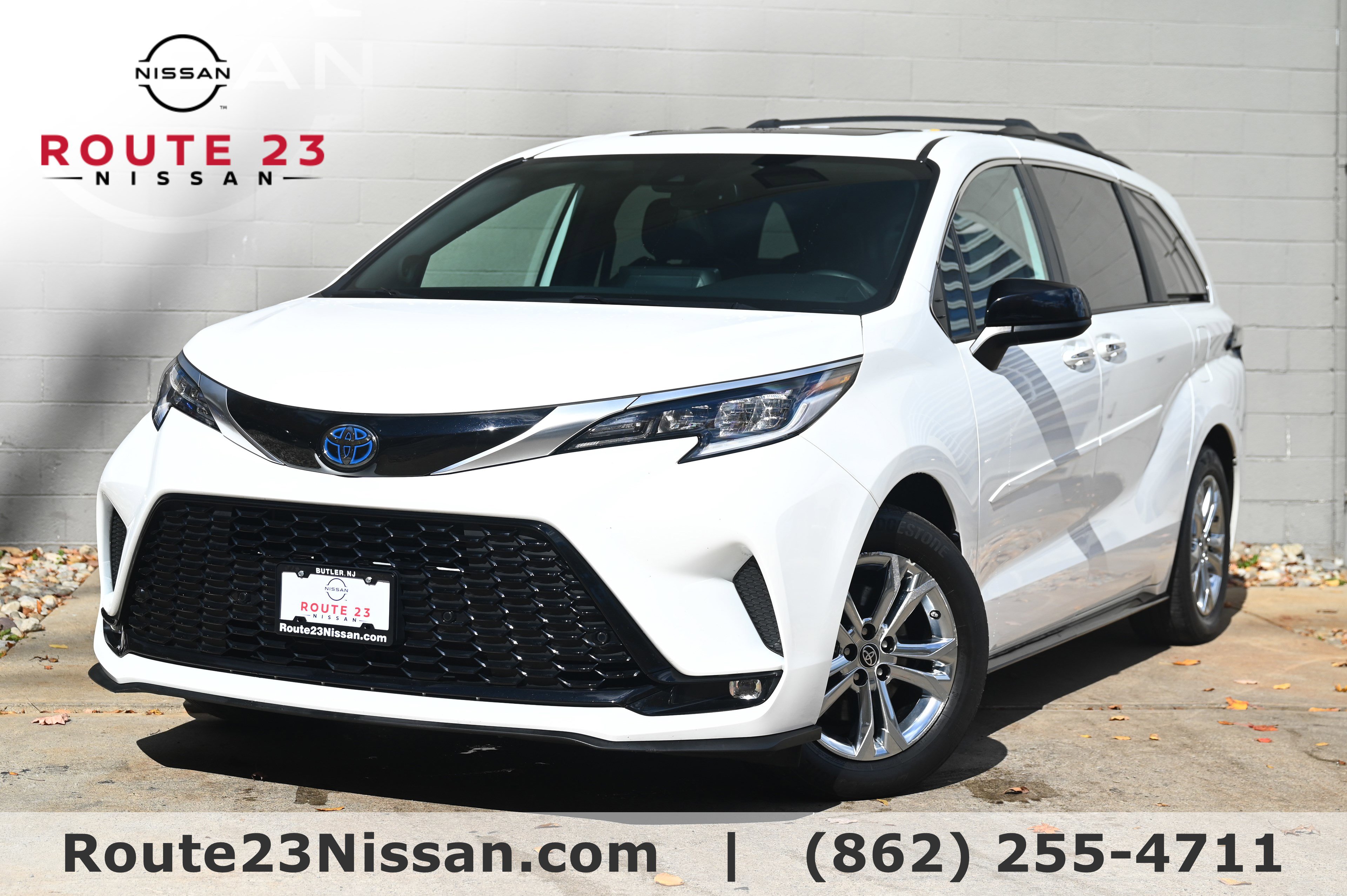 2022 Toyota Sienna XSE's photo