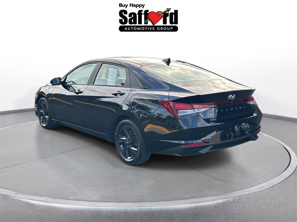 2023 Hyundai Elantra SEL photo 4