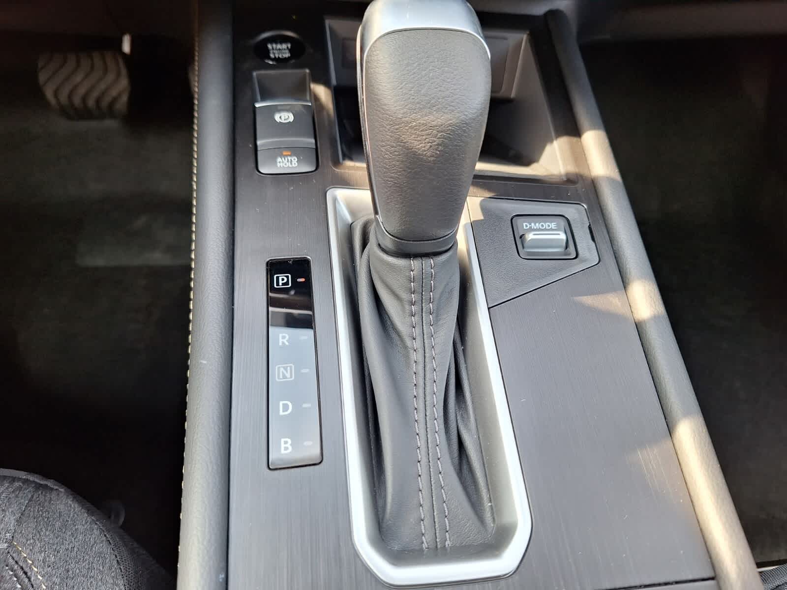 2025 Nissan Kicks SV photo 16