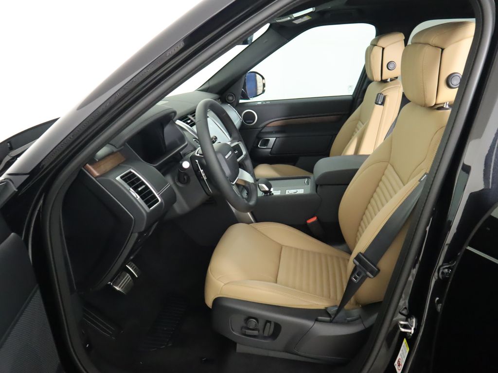 2025 Land Rover Discovery SE photo 18