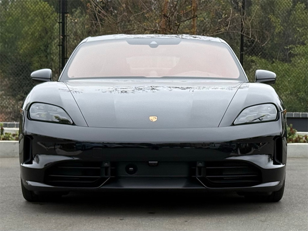 2025 Porsche Taycan 4S photo 8