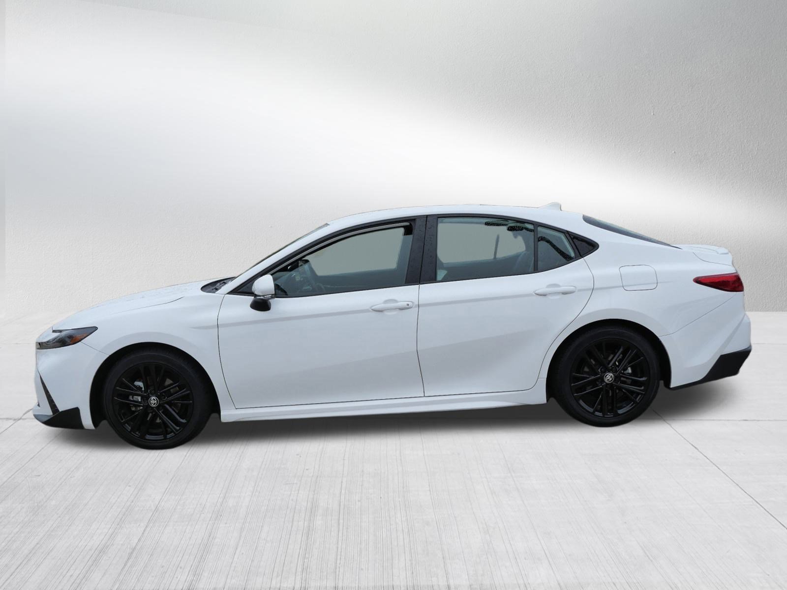 2025 Toyota Camry SE photo 4