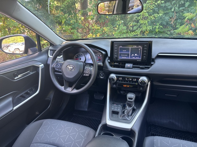 2021 Toyota RAV4 XLE photo 13