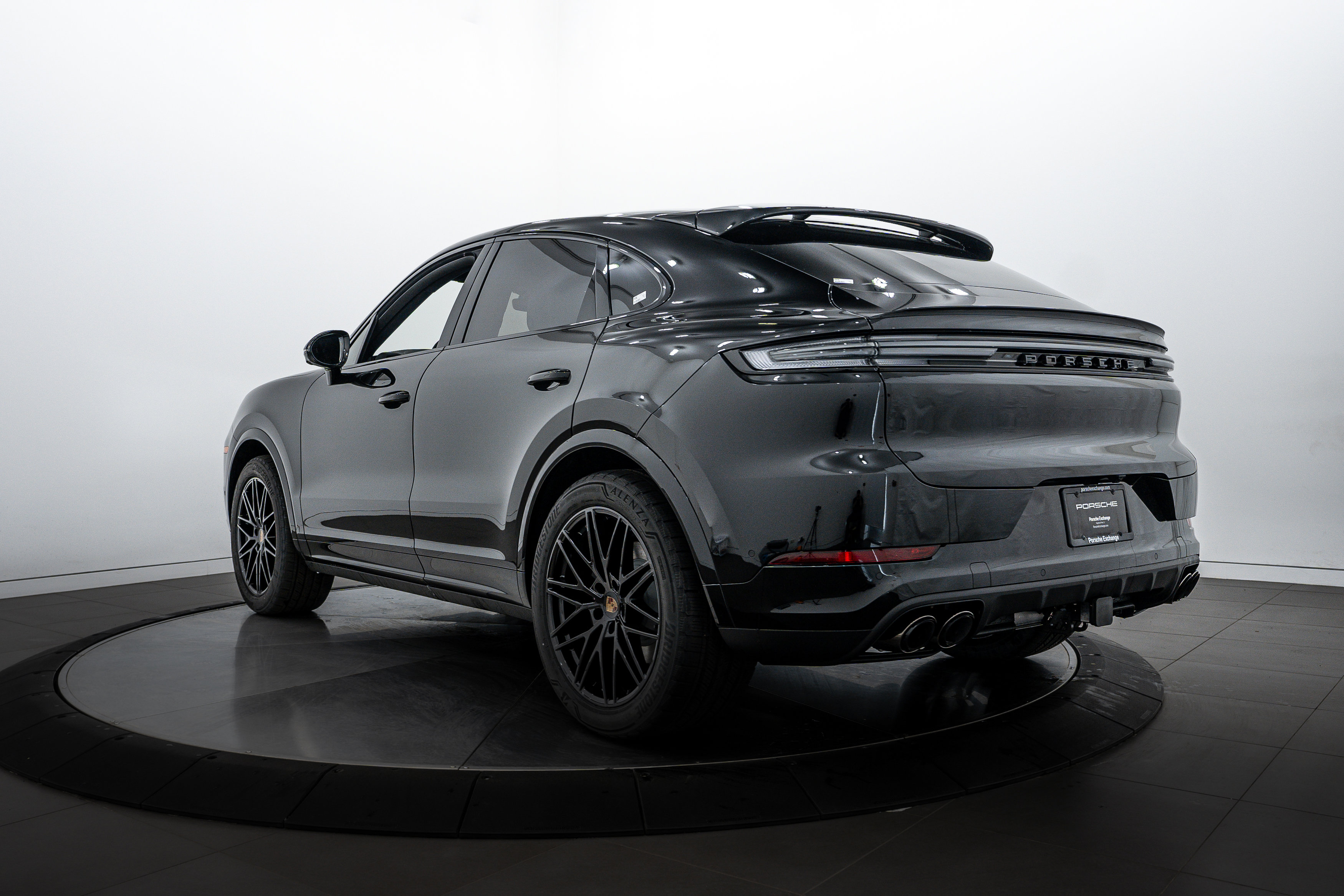 2025 Porsche Cayenne Coupe photo 3