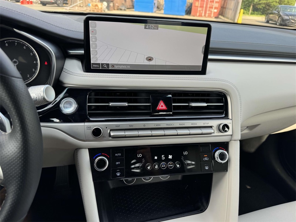 2025 Genesis G70 2.5T photo 3