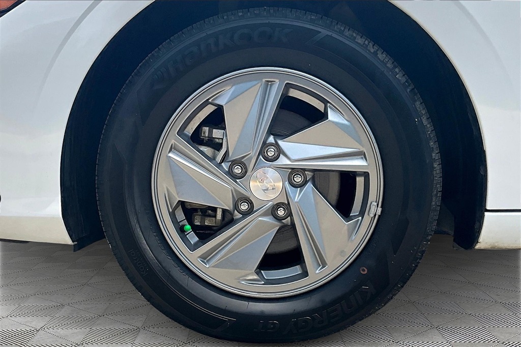 2024 Hyundai Elantra SE photo 9