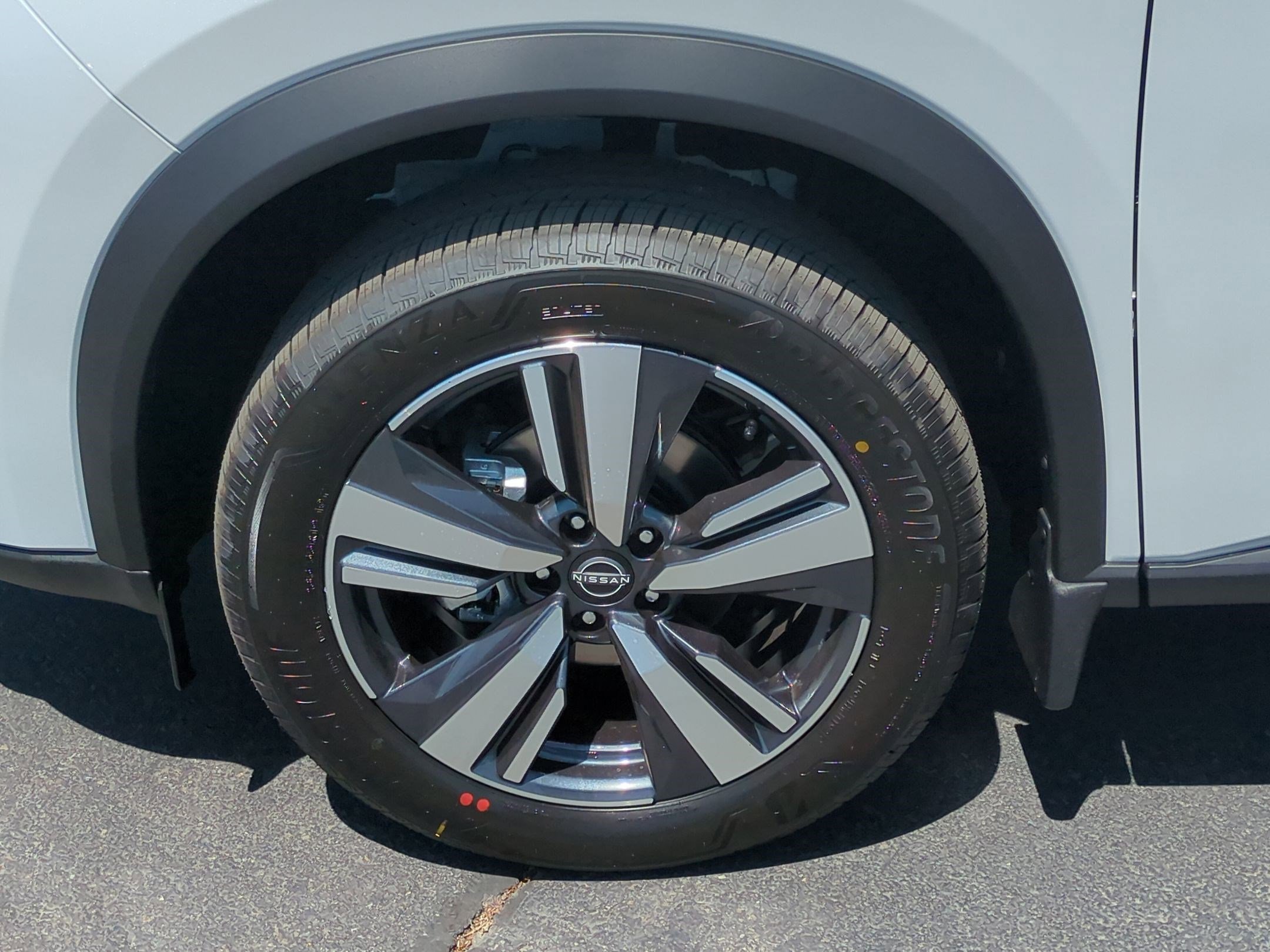 2025 Nissan Rogue SL photo 14