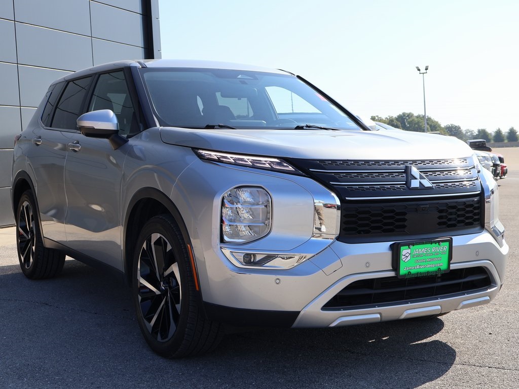 2024 Mitsubishi Outlander SE photo 6
