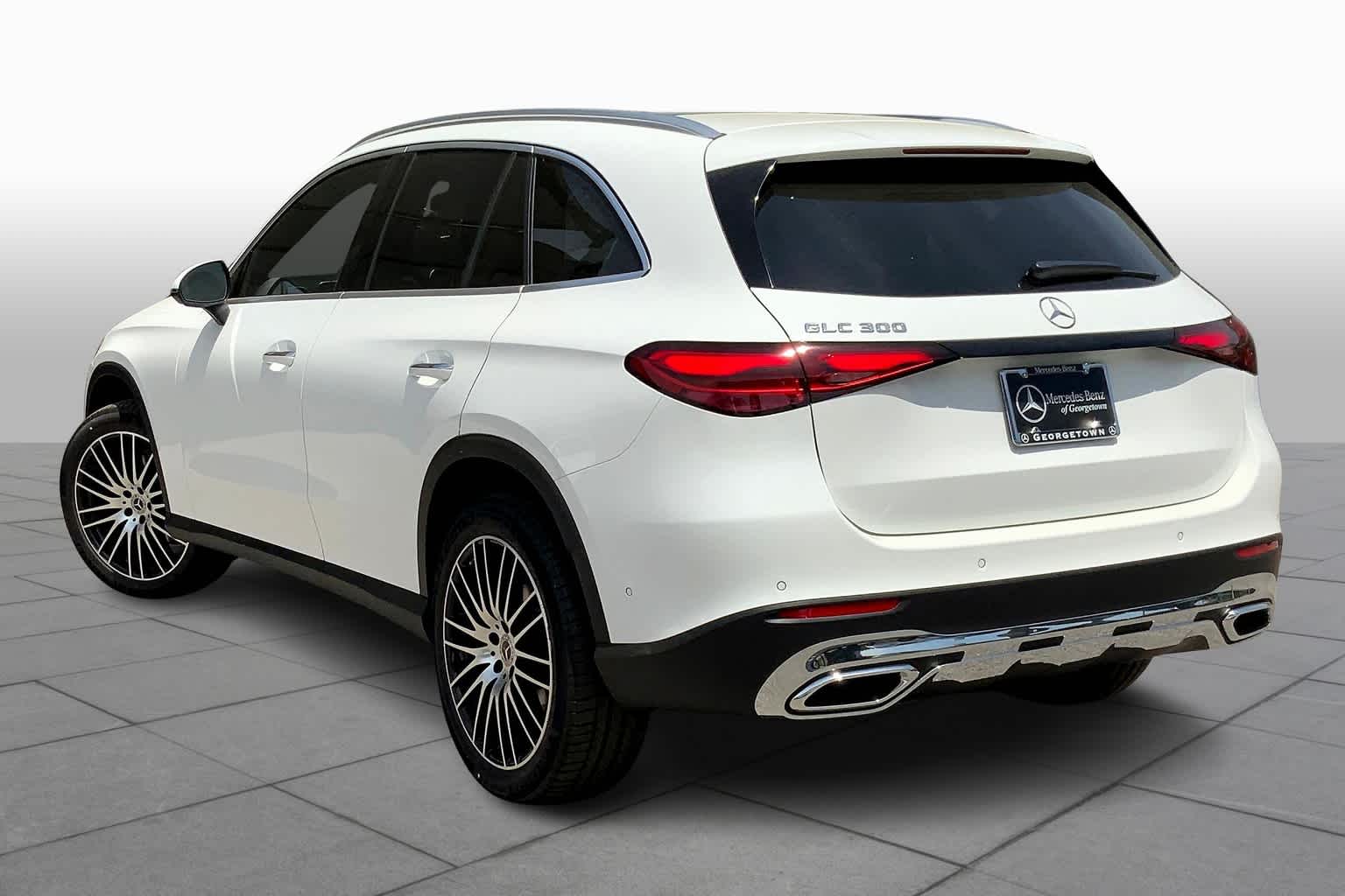 2025 Mercedes Benz GLC 300 photo 4