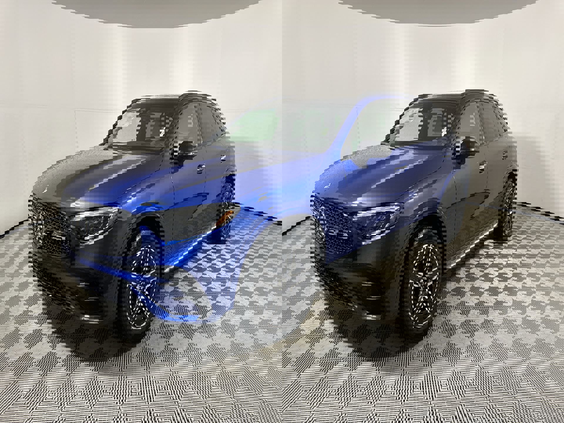 2025 Mercedes Benz GLC 300 4MATIC photo 4