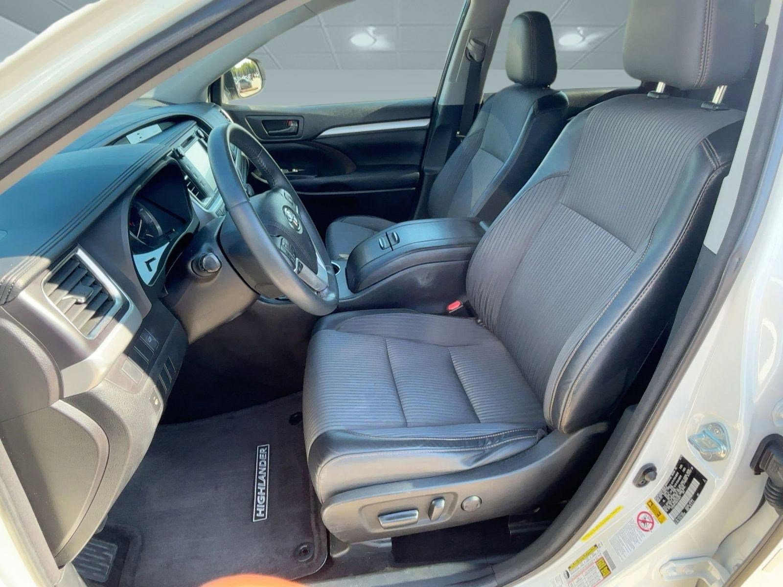 2016 Toyota Highlander LE photo 5