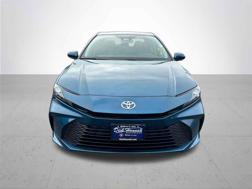 2026 Toyota Camry SE photo 3