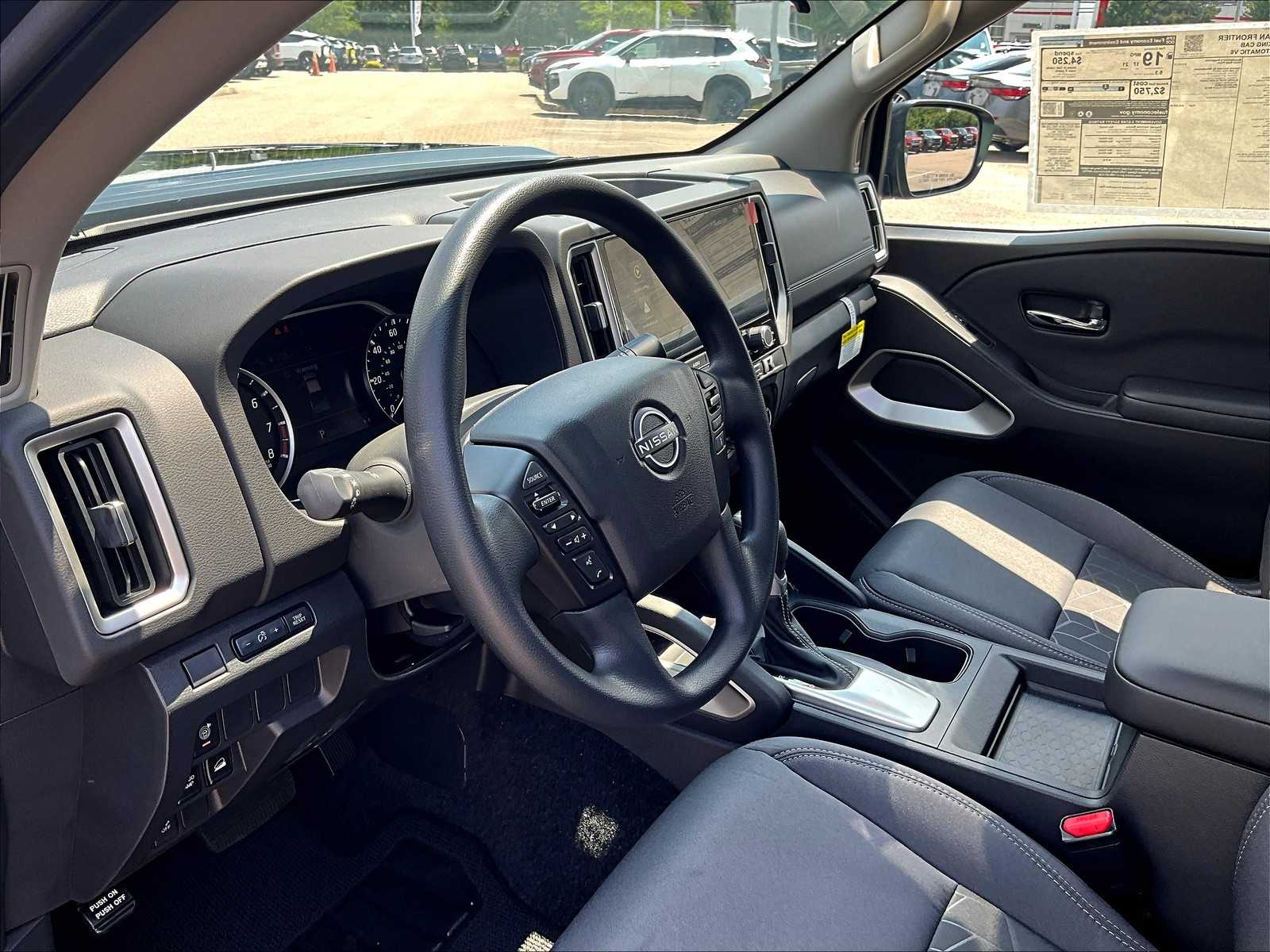 2025 Nissan Frontier SV photo 8