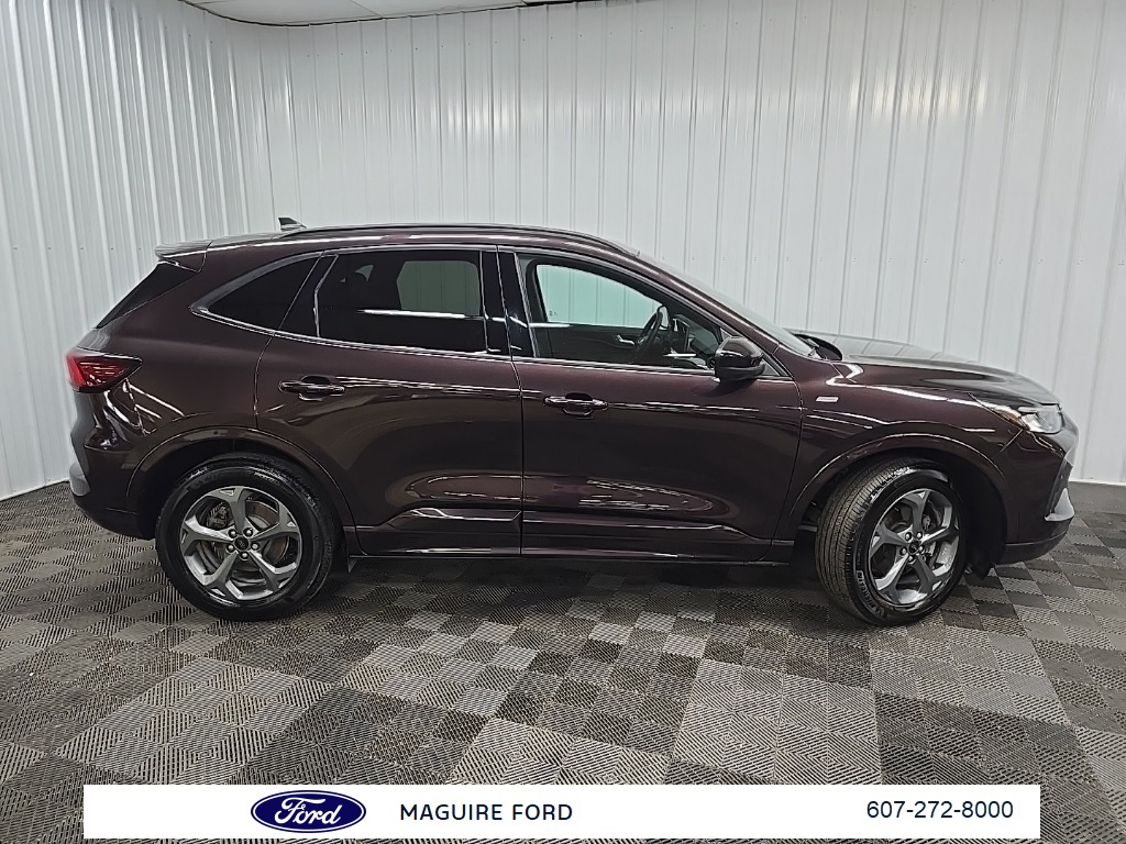 2023 Ford Escape ST-Line Select photo 2