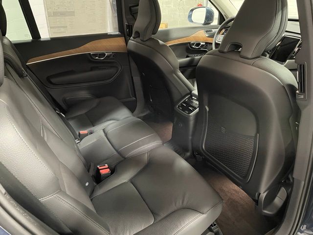 2025 Volvo XC90 T8 Plus photo 8