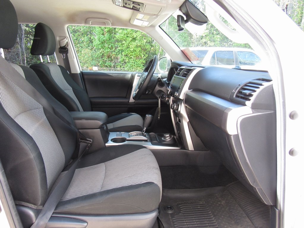 2020 Toyota 4Runner SR5 photo 17
