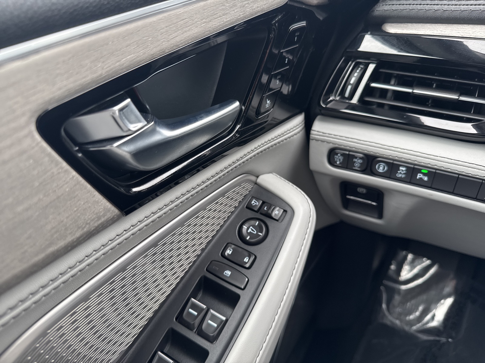 2023 Acura MDX Advance SH-AWD photo 36