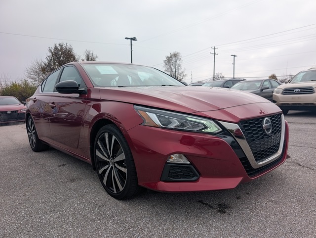 2020 Nissan Altima SR's photo