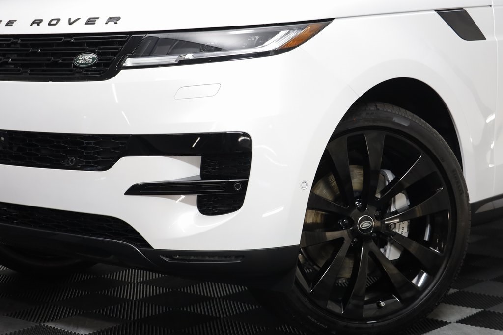 2025 Land Rover Range Rover Sport SE photo 2