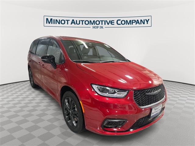 2026 Chrysler Pacifica Select's photo