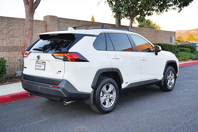 Used 2025 White Toyota LE image 7