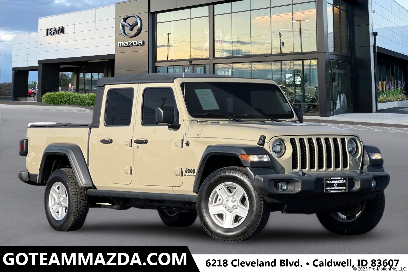 2020 Jeep Gladiator Sport S's photo