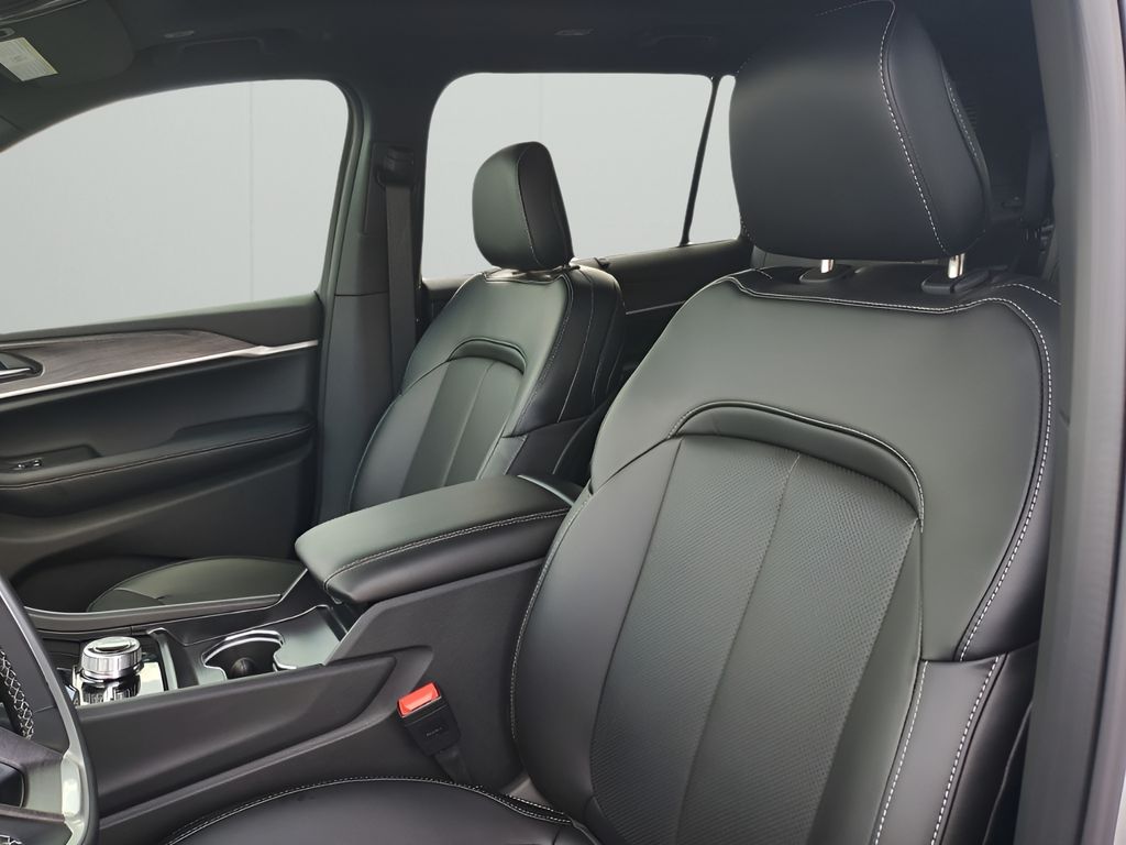 2025 Jeep Grand Cherokee Limited photo 28