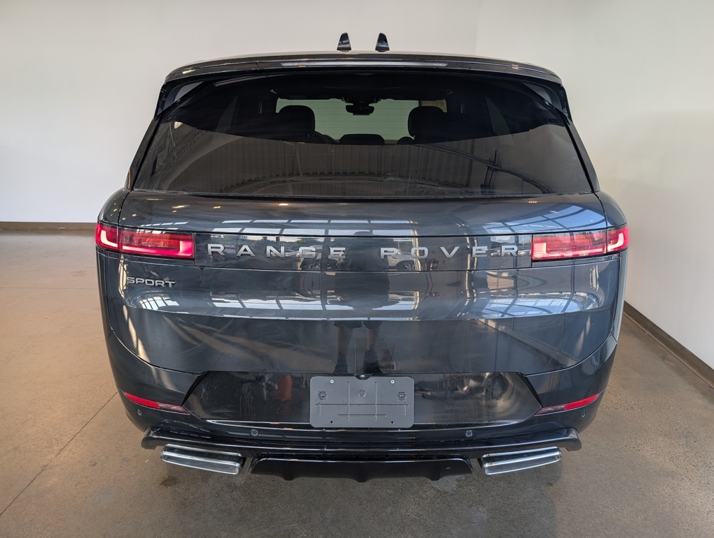 2025 Land Rover Range Rover Sport SE photo 4