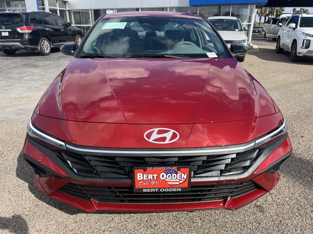 2025 Hyundai Elantra SEL Sport photo 2