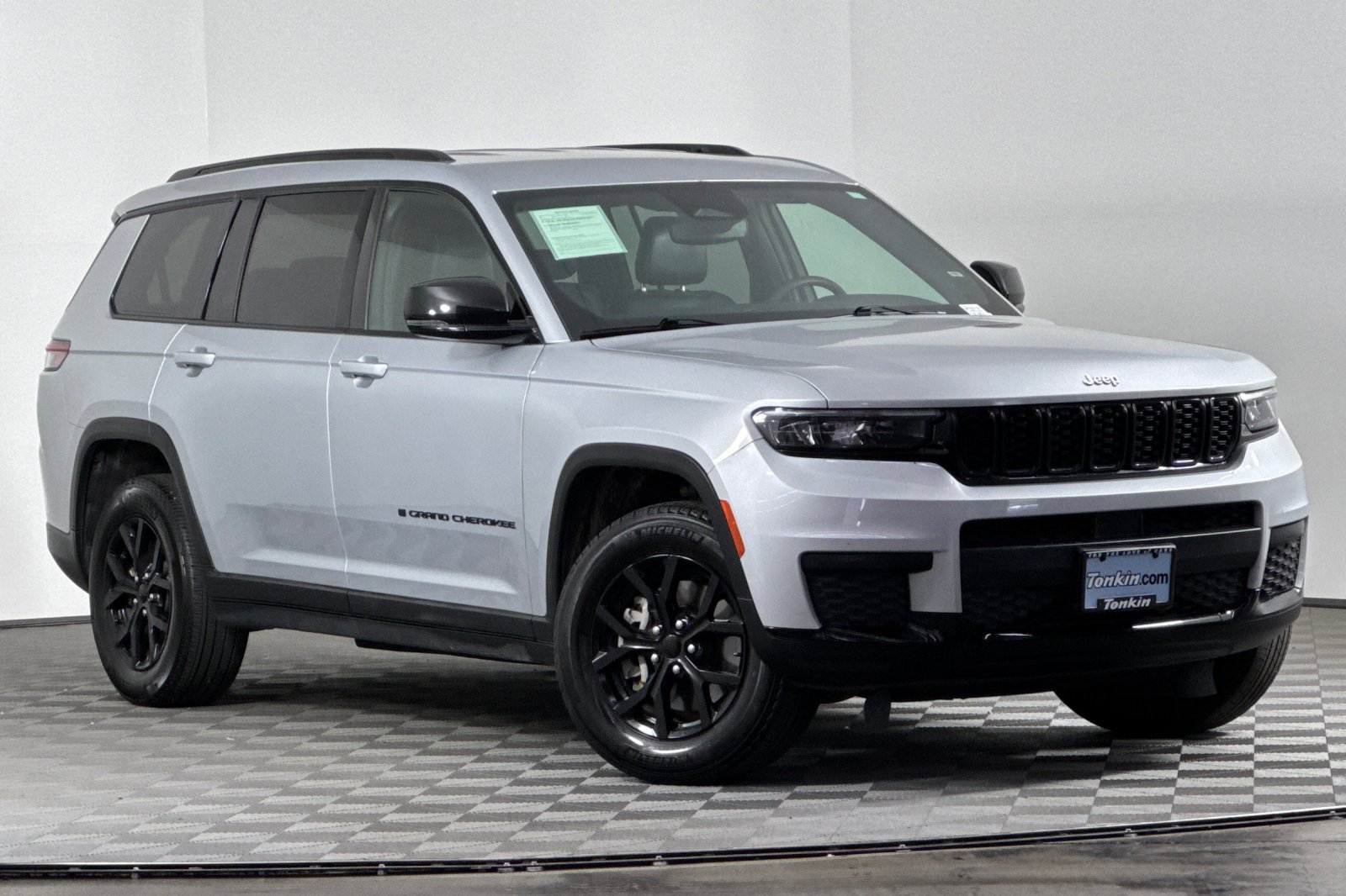 2024 Jeep Grand Cherokee Altitude photo 2